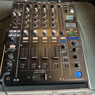 Pioneer DJM-900NXS2 4-channel DJ Mixer with Effects 2010s - Black image 1