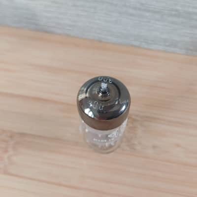 Immagine Very rare earlier construction 1956 NOS TELEFUNKEN ecc81 12at7 perfect, fully tested. Rounded plate with no hole. - 15