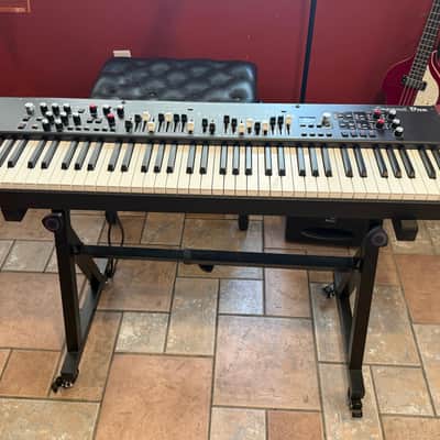 Viscount Legend One 73 - Like New Condition image 2