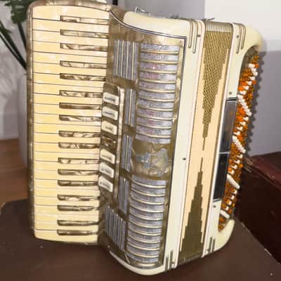 Noble Piano Accordion, 41/120, LMH, 7 registers, Made in Italy, in excellent playing condition and very good cosmetic condition image 3