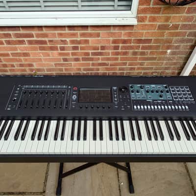 Roland Fantom 8 88-Key Workstation Keyboard