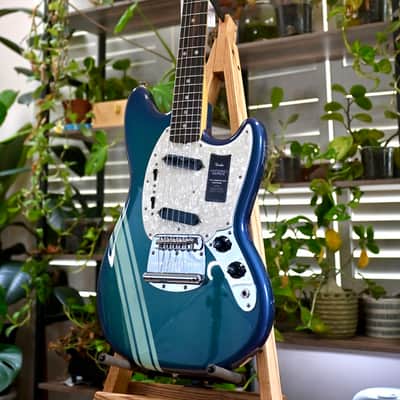*New in Box* Fender Vintera II '70s Competition Mustang 2025 - Competition Burgundy image 2