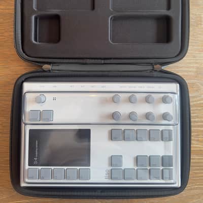 Torso Electronics S-4 – White – Excellent Condition + Decksaver + Carrying Case Bild 8
