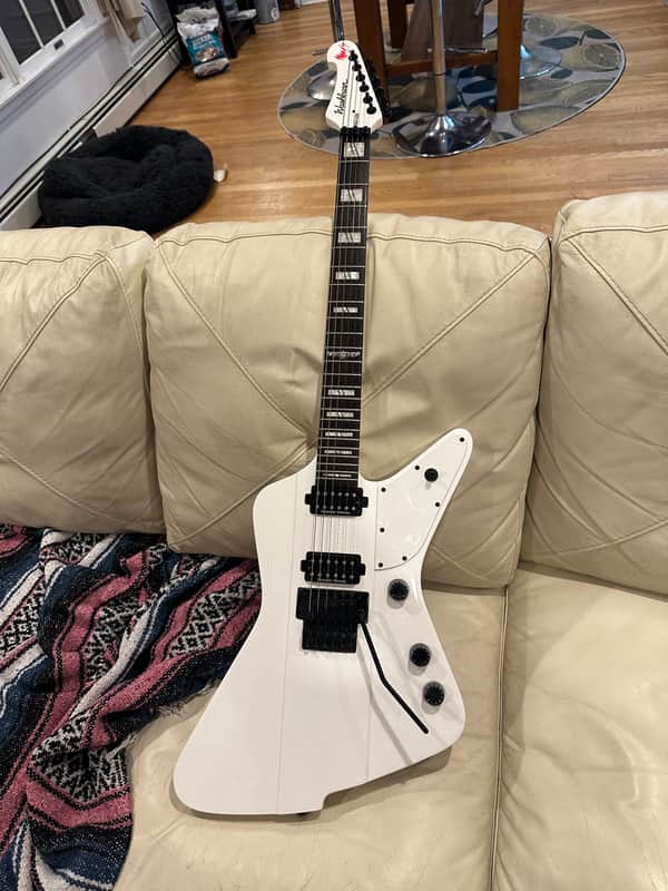 Nearly MINT! PXZ-MM20FRWH - WASHBURN (unique Firebird/Explorer