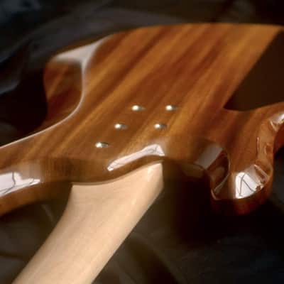 Maurizio Uber Bass Jazz Bass J4 Classic Custom Fit Aguilar OBP2 Bartolini  9CBJS 8.2 lbs image 3