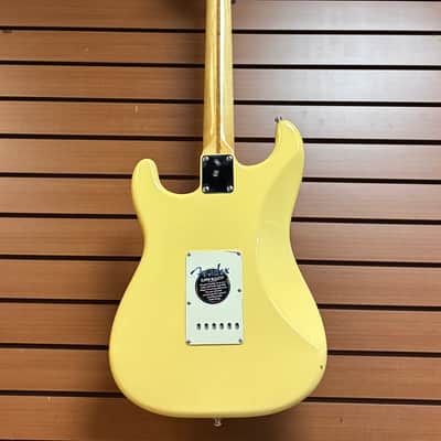 Fender Yngwie Malmsteen Artist Series Signature Stratocaster with Maple Fretboard 2006 - Vintage White image 9
