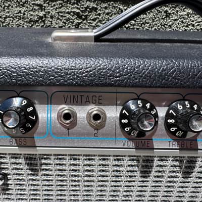 Fender '68 Custom Deluxe Reverb 2-Channel 22-Watt 1x12" Guitar Combo 2013 - Present - Black image 5