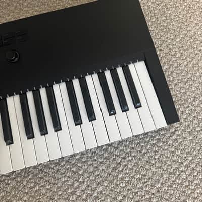 Native Instruments Komplete Kontrol S61 Mk2 2010s - Black image 3