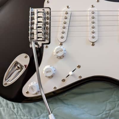 Fender  Stratocaster Squire Affinity - Hard Rock Cafe Tribute image 18