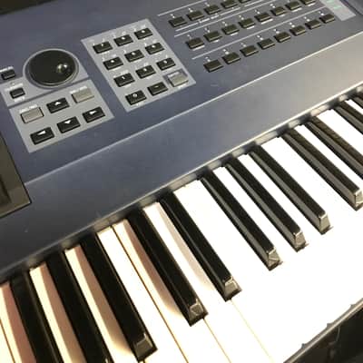 Yamaha EX 7 Keyboards 61-Key image 4
