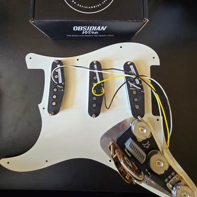 Squier Classic vibe 60s pickguard with solderless obsidian wire image 2