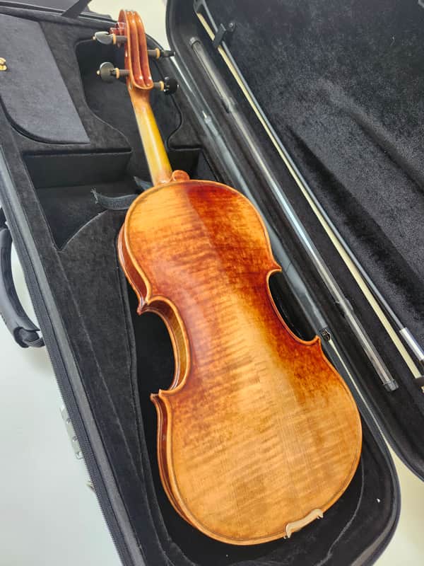 Mint Open Box Krutz 400 Series Model A840 15.5" Step Up Viola w/ Case and Bow image 1