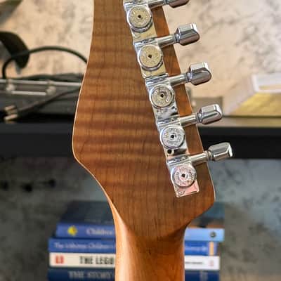ALK Custom S-62 Relic – Roasted Flame Maple – Stainless Frets – Series Mod – Gotoh / Hipshot – Hard Case image 4