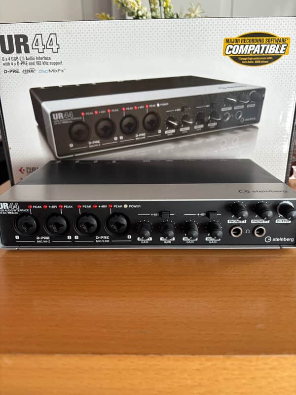 Steinberg UR44 6x4 USB 2.0 Audio Interface with MIDI - Silver/Black image 1
