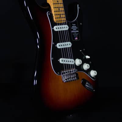 Fender American Pro Classic Stratocaster, Maple FB, 3-Color Sunburst image 4
