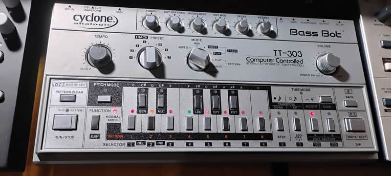 Cyclone Analogic TT-303 Bass Bot V1 | Reverb Canada