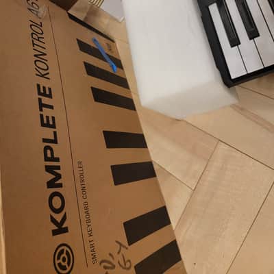 Native Instruments Komplete Kontrol A61 2018 - Present - Black image 3