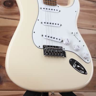 Fender Player II Limited Edition Stratocaster with Roasted Maple Neck 2025 - Present - Olympic White image 6