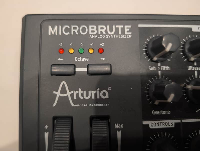 Arturia MicroBrute 25-Key Synthesizer 2014 - Present - Black image 1