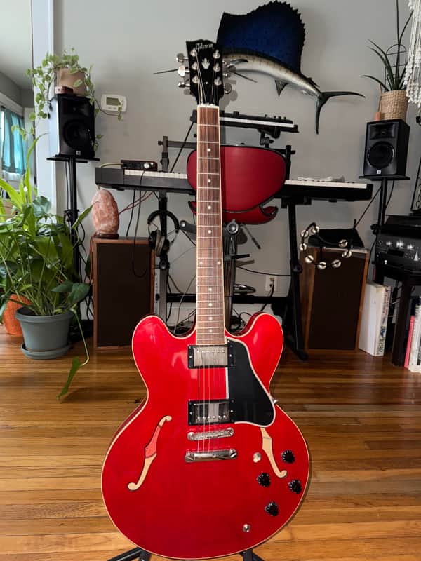 2011 Gibson ES-335 Memphis – Gloss Cherry – OHSC – Excellent Condition