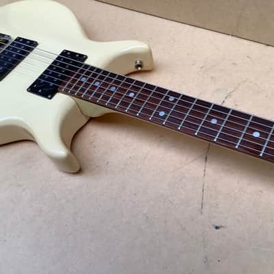 Washburn Raven vintage Guitar made in Japan 80’s image 4