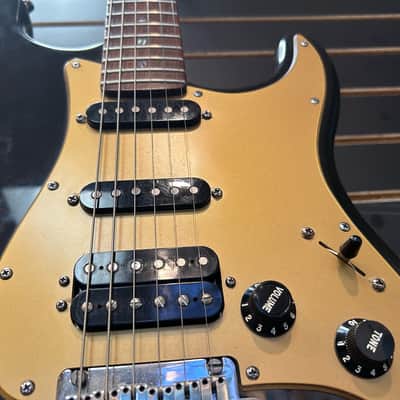 2004 Fender American Deluxe Fat Stratocaster HSS with Rosewood Fretboard, Montego Black image 4