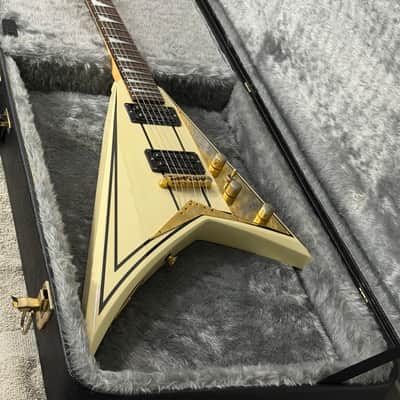 2006 Jackson Pro Series RR3 Rhoads "Special V" (Limited Run, Made in Japan). 2006 - White image 11