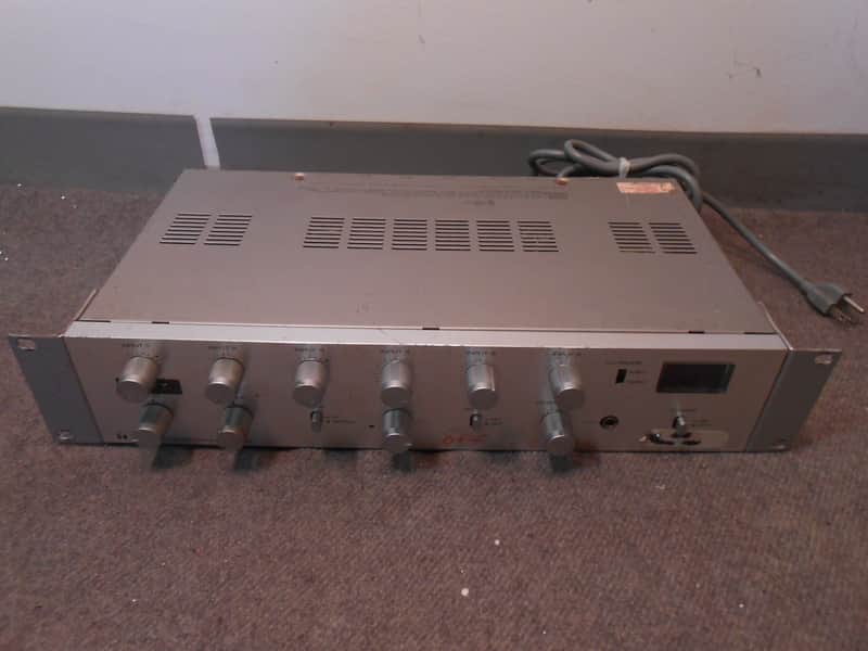 TOA M900A Amplifier image 1