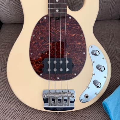 Sterling StingRay Ray34 image 2
