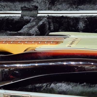 Fender MIM Vintera '60s Stratocaster with Pau Ferro Fretboard w/ HSC 2020 - 3-Tone Sunburst image 7