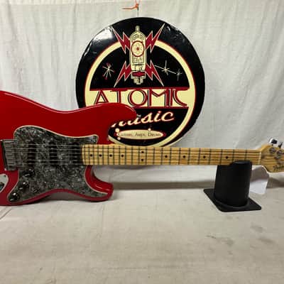 Fender Limited Edition '94 American Special Stratocaster Guitar with Case 1994 - Lipstick Red / Maple neck image 2