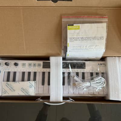 **LIKE NEW-IN BOX-ONE OWNER-Arturia KeyStep 37 MIDI Controller 2021 - 2025 - White image 10