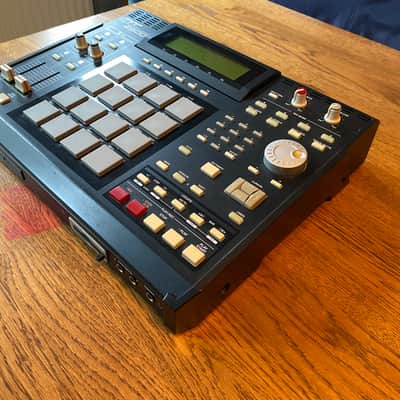 Akai MPC2500 Music Production Center 2005 - 2013 - Black image 2