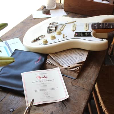 FENDER  "Limited Edition American Vintage II 1973 Stratocaster, Olympic White" HARDCASE, PAPERS, 3, 76 KG image 20