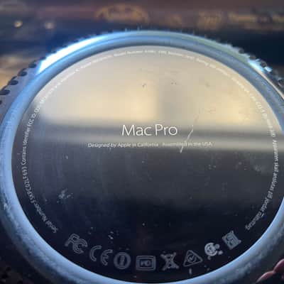 Apple Apple Mac Pro 2013 6-Core 3.5GHz 32GB 500GB Dual FirePro D500 — Original Box 2013 - Black Mirror image 3