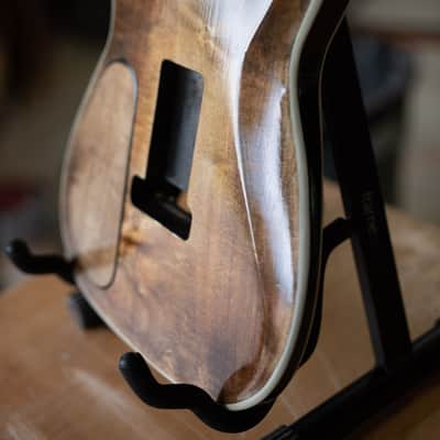 One-Piece Locking Stratocaster Body - Stain/Natural image 4
