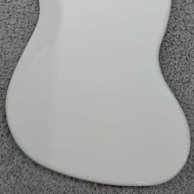 Mint Fender Player II Jazz Bass guitar, Maple Fingerboard, Polar White - MIM image 2