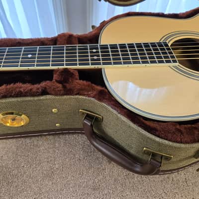 Willow Creek Parlor Pro - Custom Shop with Effects (FX-PP71) Includes an Archtop Hard Case with hygrometer. image 2