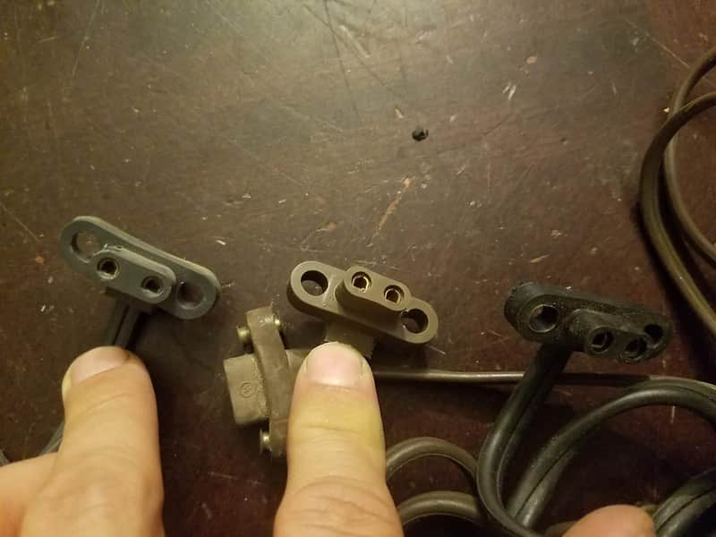 One (1) Phalo Viking Electric Disconnect Plug Power Cord Cable Non-polarized Rounded Rectangle 1958 image 1