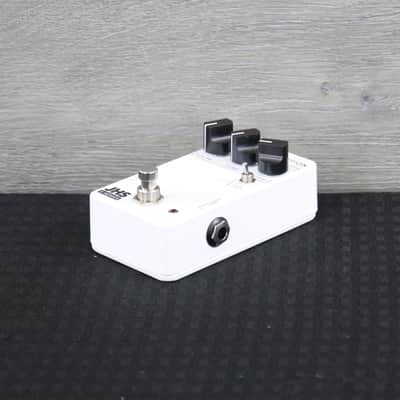 JHS 3 Series Distortion White image 3