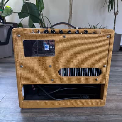 Fender Blues Junior Lacquered Tweed 15-Watt 1x12" Guitar Combo 2016 - Present - Lacquered Tweed image 3