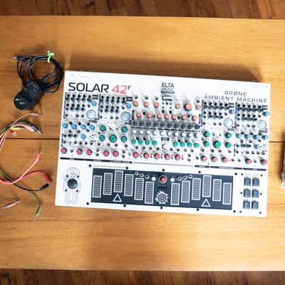 Elta Music Solar 42F (with case & all accessories) - White image 1