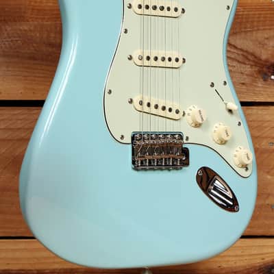 Fender Special Edition 60s Stratocaster Lacquer Daphne Blue Matching Head 29778 image 7