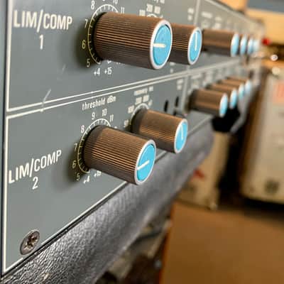 Neve 33609 Discrete Stereo Compressor / Limiter Metal Knob 1970s - Blue image 3