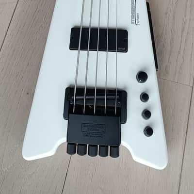 Steinberger Synapse XS-15FPA 2003 White 5 string Bass Graphite image 7