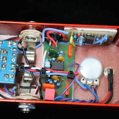 James Tyler (Demeter) midboost and buffer combo pedal  red image 3