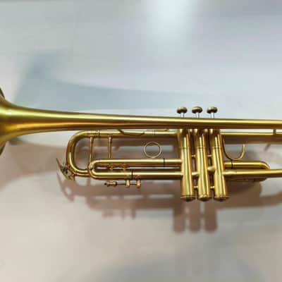 Trompeta Bach Stradivarius 43 lacado mate en perfecto estado image 2