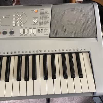 Yamaha PSR-E303 Portatone Keyboard Synthesizer w Stand & Power