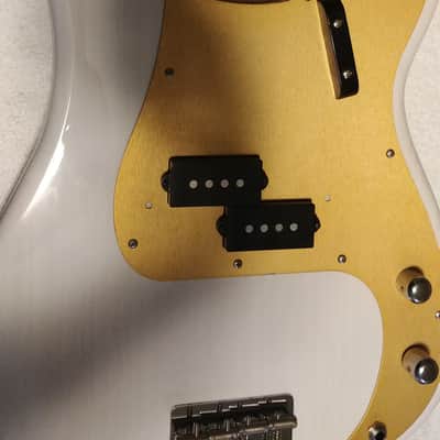 Fender AVRI '57 Precision W/Vintage Warmoth Neck 2017 Translucent White image 11