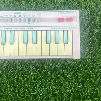 Casio PT-1 29-Key Mini Synthesizer 1982 - 1988  Ultra Rare Pastel Pink & Teal Vintage 1988 Cult Status image 5